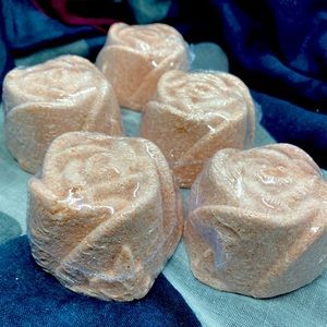 *CLEARANCE* Set of 5 peppermint scented handcrafted bath bombs by Radiant Waves